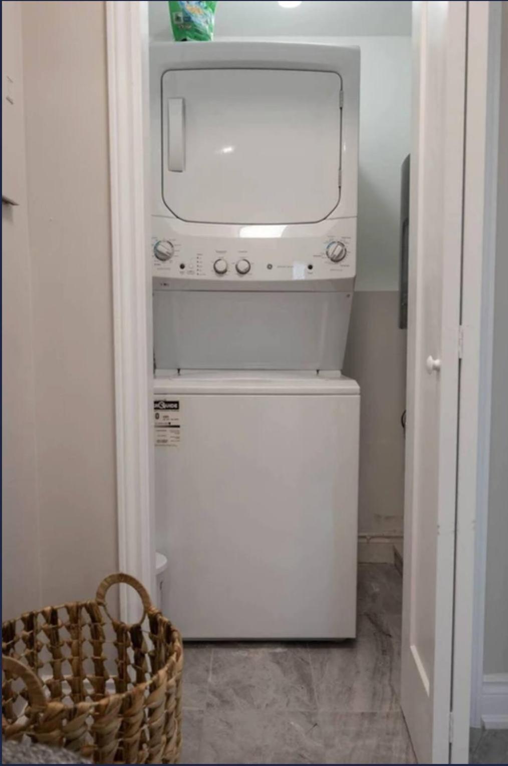Casa St Clair - Suite -Style Suite W Lrg Patio Торонто Екстериор снимка