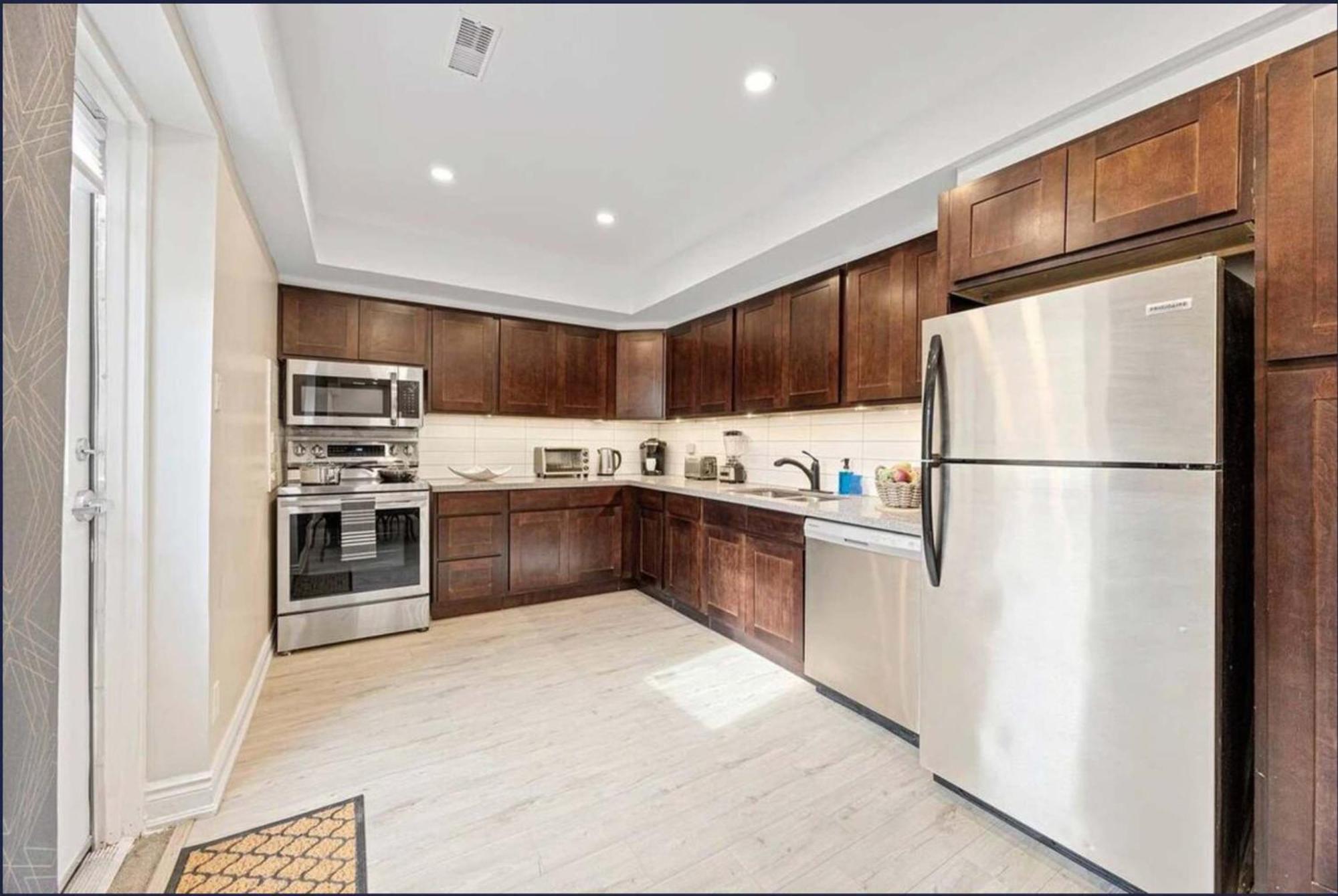 Casa St Clair - Suite -Style Suite W Lrg Patio Торонто Екстериор снимка