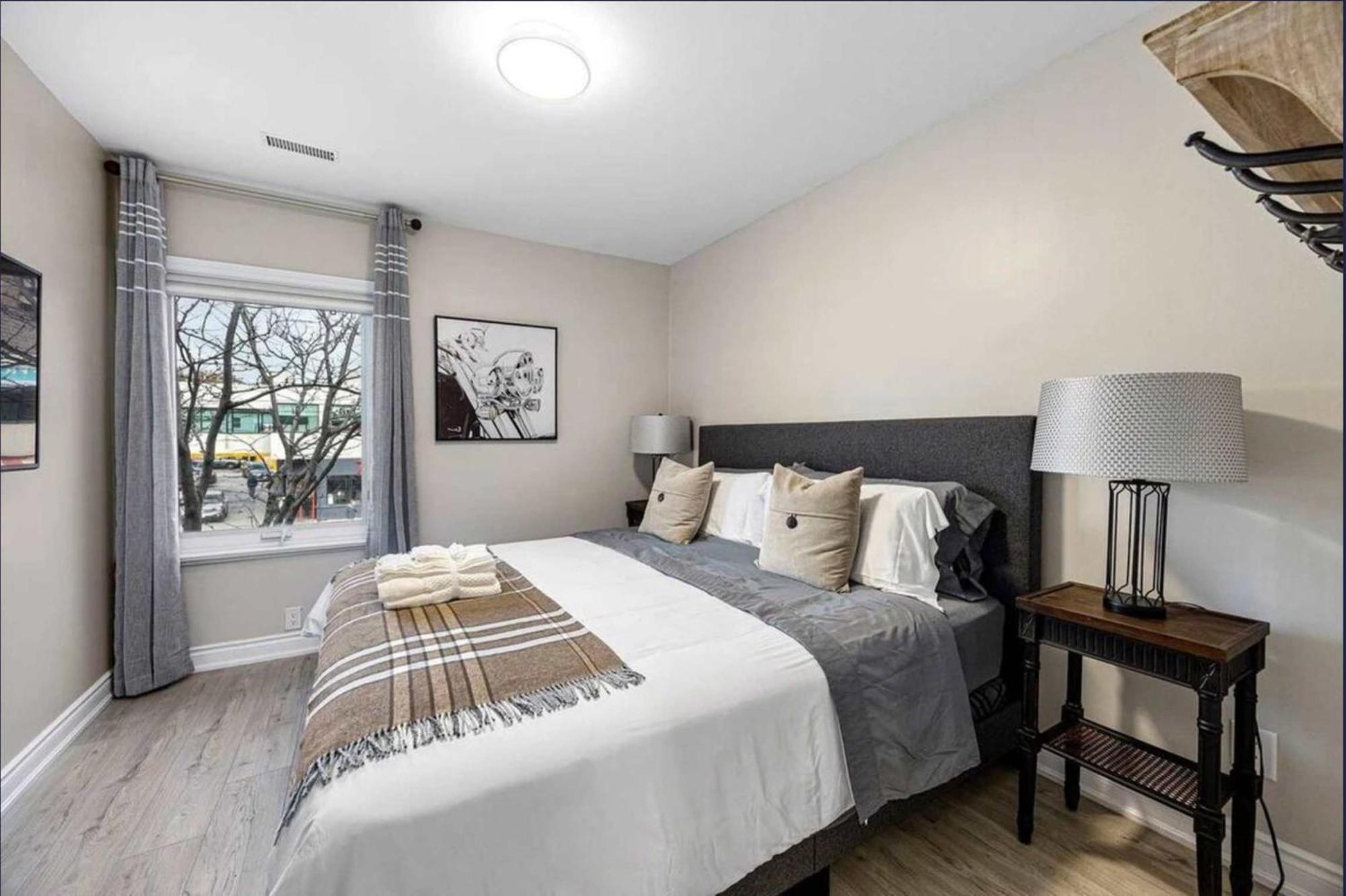 Casa St Clair - Suite -Style Suite W Lrg Patio Торонто Екстериор снимка